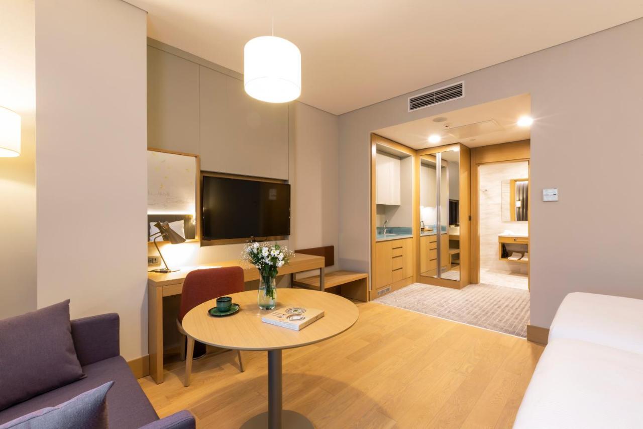 Radisson Hotel Istanbul Harbiye Exterior photo