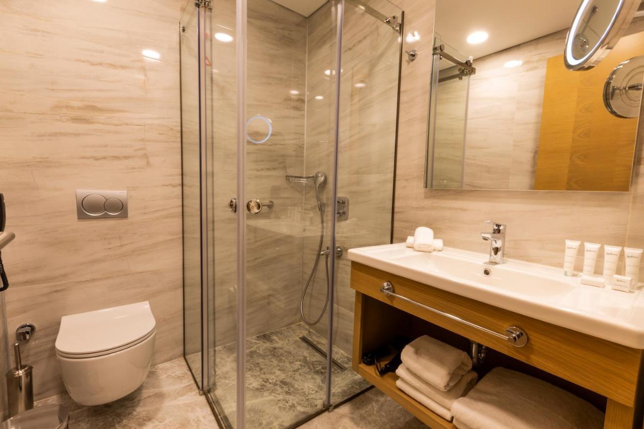 Radisson Hotel Istanbul Harbiye Exterior photo