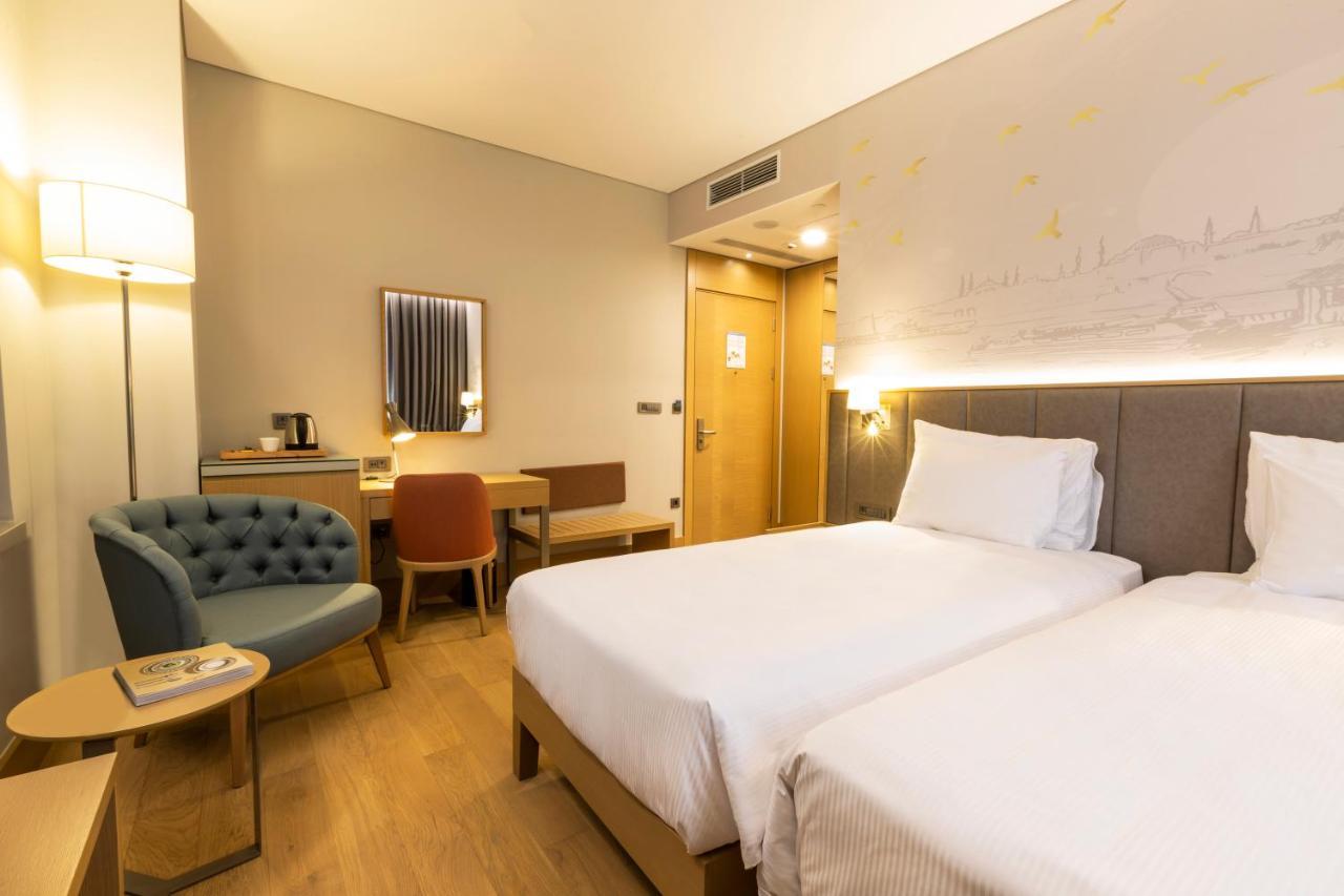 Radisson Hotel Istanbul Harbiye Exterior photo