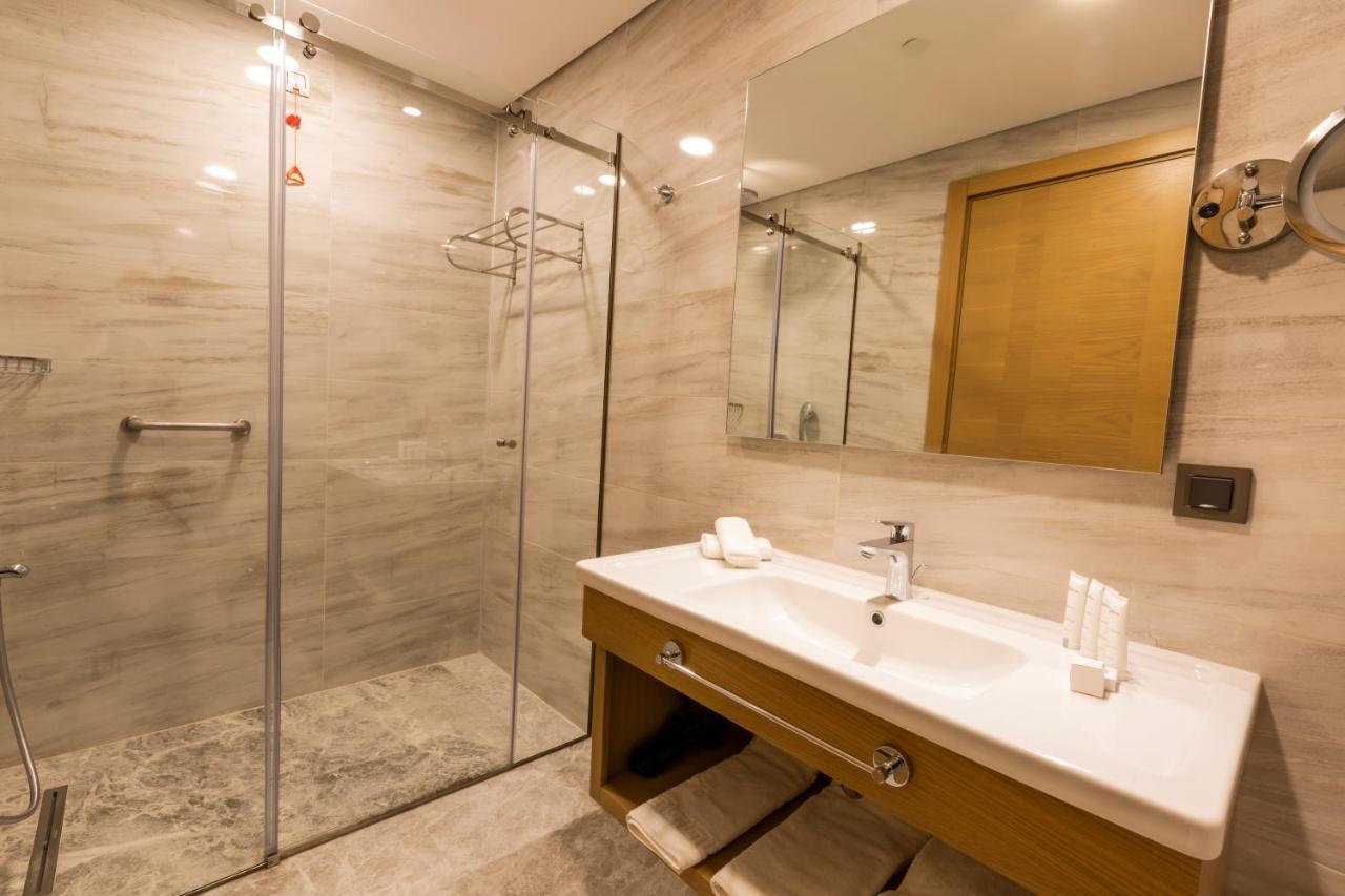 Radisson Hotel Istanbul Harbiye Exterior photo