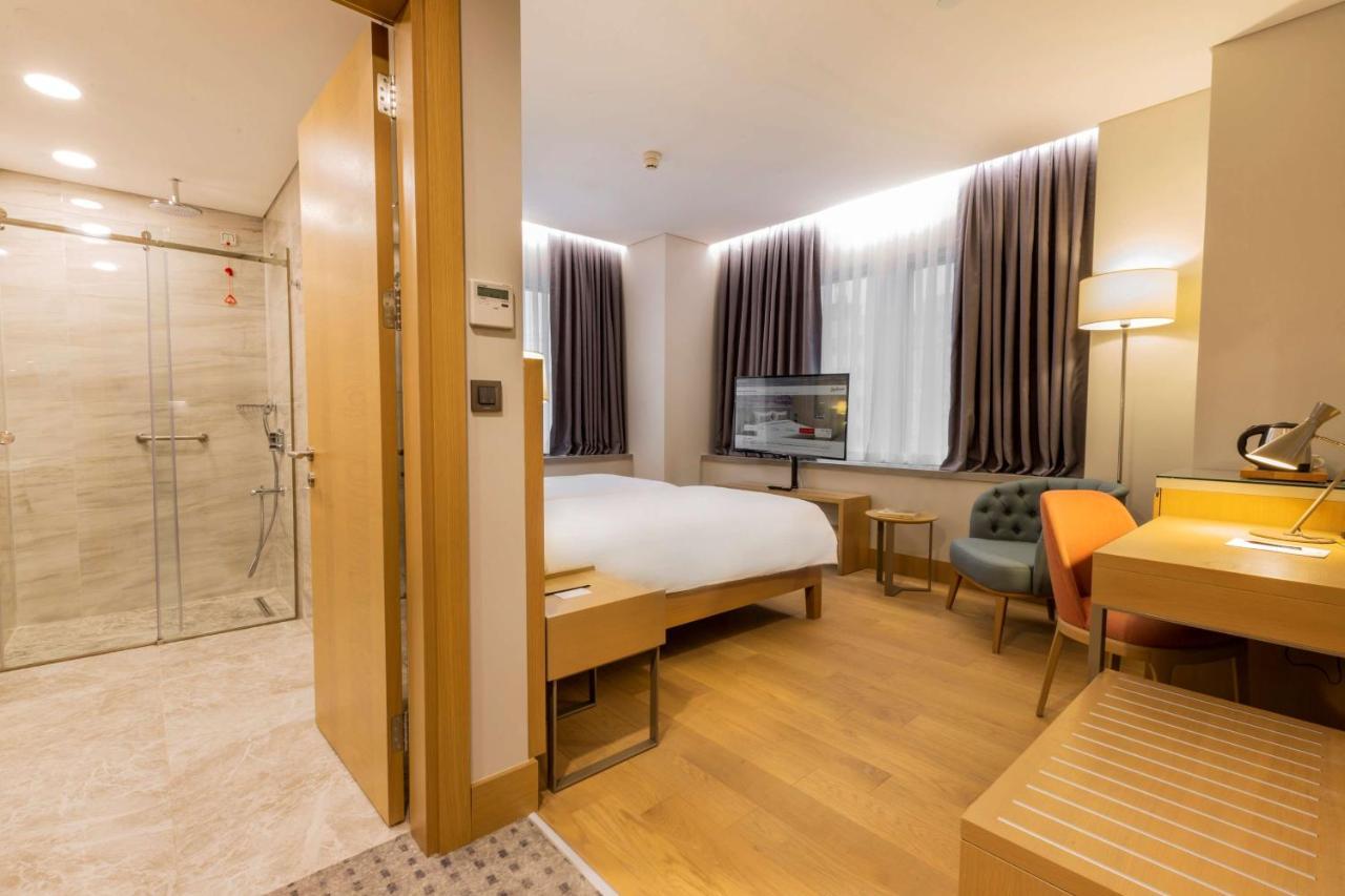 Radisson Hotel Istanbul Harbiye Exterior photo